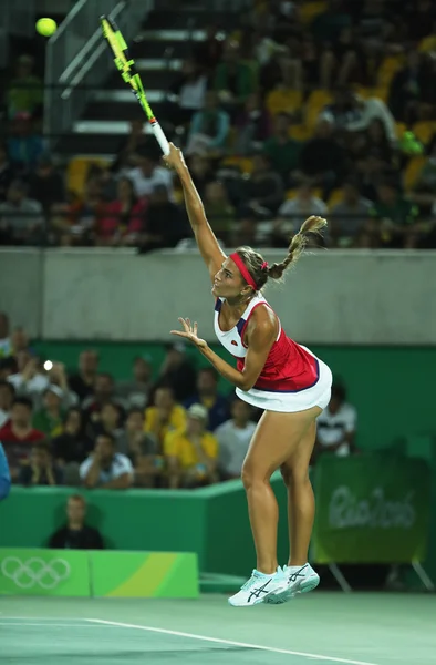 La campeona olímpica Monica Puig de Puerto Rico en acción durante la final individual femenina de tenis de los Juegos Olímpicos de Río 2016 — Foto de Stock