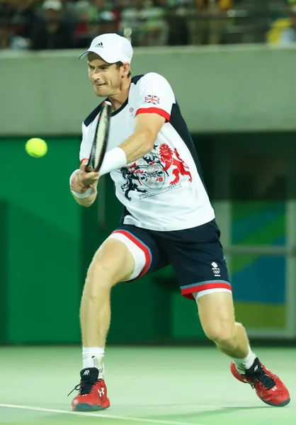 Olympijský šampion Andy Murray z Velké Británie v akci v průběhu mužské dvouhry na konci Rio 2016 — Stock fotografie
