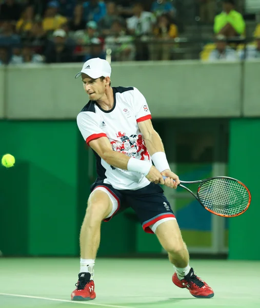 Olympijský šampion Andy Murray z Velké Británie v akci v průběhu mužské dvouhry na konci Rio 2016 — Stock fotografie