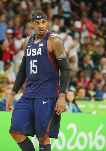 Le champion olympique Carmelo Anthony de l'équipe des États-Unis en action au match de basket-ball du groupe A entre l'équipe des États-Unis et l'Australie — Photo