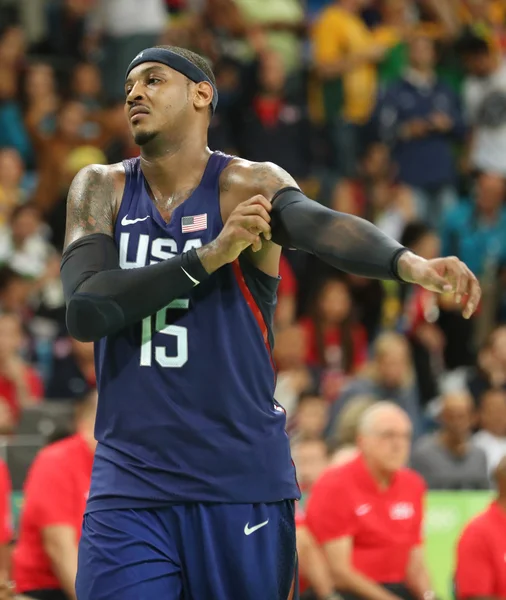 Le champion olympique Carmelo Anthony de l'équipe des États-Unis en action au match de basket-ball du groupe A entre l'équipe des États-Unis et l'Australie — Photo