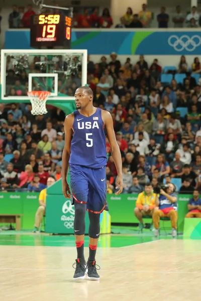 El campeón olímpico Kevin Durant del equipo USA en acción en el partido de baloncesto del grupo A entre el equipo USA y Australia — Foto de Stock