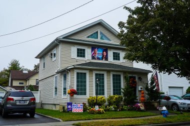 OCEANSIDE, New York - 20 Ekim 2020: Biden Harris 2020 Long Island, New York 'ta ev dekorasyonu