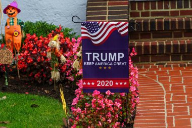 OCEANSIDE, New York - 20 Ekim 2020: Trump Amerika 'yı Büyük Tutun 2020 Long Island, New York' ta sergileniyor