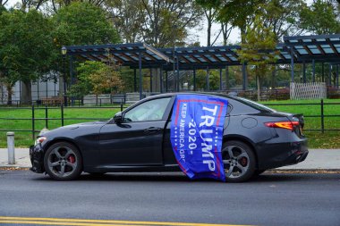 BrooKLYN, NEW YORK - 25 Ekim 2020: Başkan Trump destekçileri Brooklyn, New York 'taki Trump 2020 otomobil geçit törenine katıldı