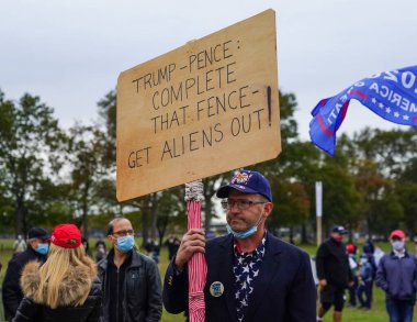BrooKLYN, NEW YORK - 25 Ekim 2020: Başkan Trump destekçileri New York 'ta düzenlenen Trump 2020 mitingine katıldılar