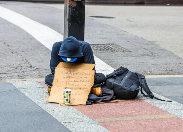 シカゴ イリノイ州 2019年5月24日 ダウンタウンのホームレスの男シカゴ — ストック写真