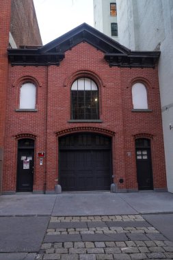 BrooKLYN, New York - 29 Kasım 2020: tarihi Brooklyn Heights mahallesindeki New York City kahverengi evleri. Brooklyn Heights, Brooklyn 'in New York ilçesinde varlıklı bir yerleşim yeridir.