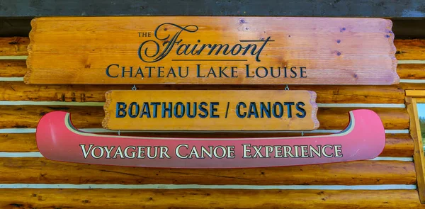 Banff Canada July 2014 Fairmont Chateau Lake Louise Canoe Boathouse — Stock Photo, Image