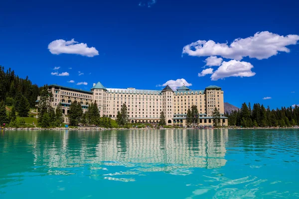 Banff Canada July 2014 Lake Louise Chateau Lake Louise Banff — Stock Photo, Image