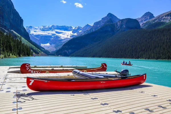 Banff Canada Juli 2014 Kano Dokken Aan Het Meer Louise — Stockfoto