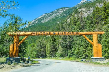 BANFF, CANADA - 28 Temmuz 2014: Banff Ulusal Parkı 'ndaki Johnston Kanyonu 