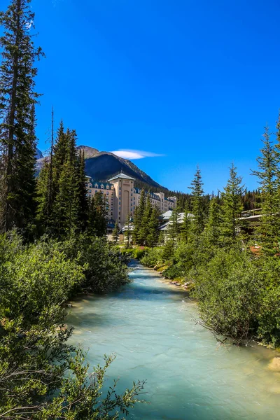 Banff Canadá Julio 2014 Banff Springs Hotel Bow River Canadian — Foto de Stock