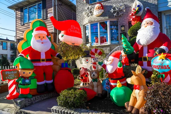 Brooklyn New York December 2020 Christmas House Decoration Display Suburban — Stock Photo, Image