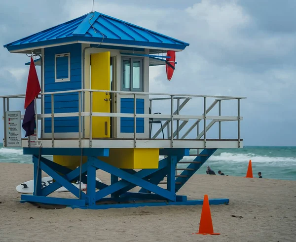 Hollywood Beach Lifeguard Station South Florida Promenade Beach Lined Palm — Stock Photo, Image