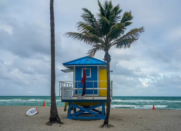Hollywood Beach Lifeguard Station Южной Флориде Променад Вдоль Пляжа Пальмами — стоковое фото