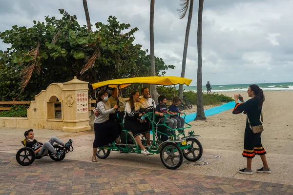 Hollywood Beach Florida December 2020 Locals Tourists Enjoy Outdoors Hollywood — Stock Photo, Image