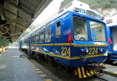 MACHU PICCHU, Peru - 3 Ekim 2016: Peru Picchu tren istasyonunda Peru tren istasyonu. Machu Picchu, 1983 yılından kalma hem kültürel hem de doğal UNESCO Dünya Mirası Bölgesi.