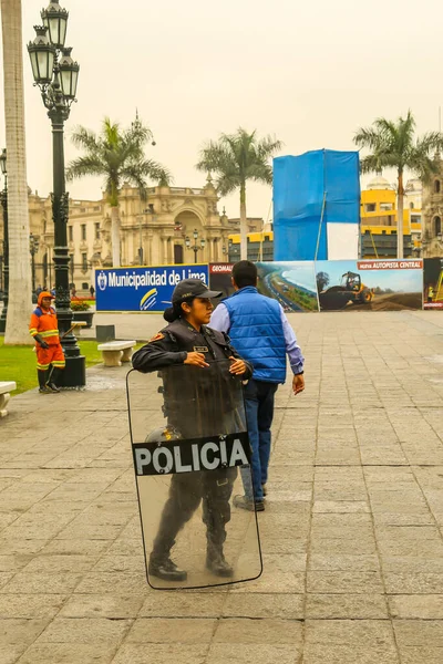 Lima Peru September 2016 Polizeibeamter Sorgt Für Sicherheit Der Nähe — Stockfoto