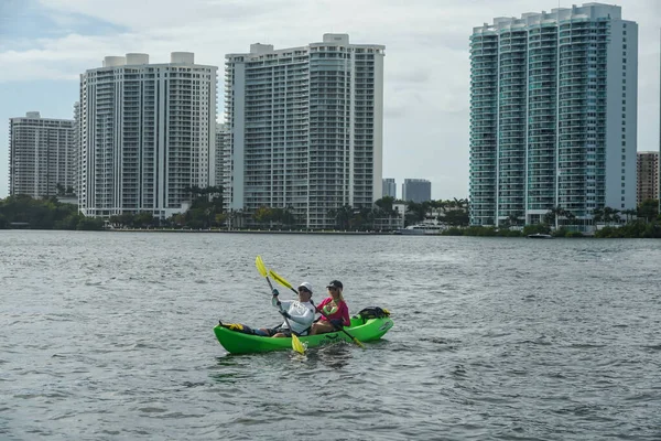 Aventura Florida Janeiro 2021 Kayakers Aventura Marina Miami Florida — Fotografia de Stock