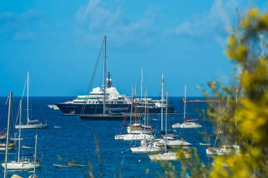 Saint Barthelemy 'nin başkenti Gustavia' da demirli olan 371 ft Le Grand Bleu yatı, 5 Şubat 2021. Sahibi Rus işadamı Eugene Shvidler.