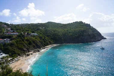 St. Barts, Fransız Batı Hint Adaları 'ndaki deniz kabuğu sahili.