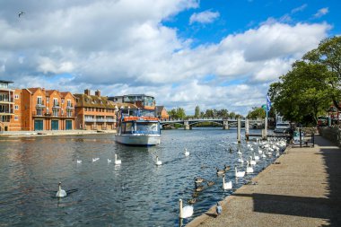 WINDSOR, BİRLİK KINGDOM - 21 Eylül 2018: Windsor 'daki Thames Nehir Gemisi Sahnesi