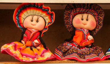 Pisac, Kutsal Vadi, Peru 'daki geleneksel yerel pazardaki İnka bebeği