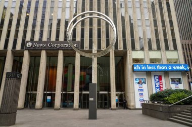 NEW YORK - 25 Mart 2021: New York 'taki News Corporation genel merkezi. News Corporation, Amerika Birleşik Devletleri 'nin çok uluslu kitle iletişim kuruluşudur. 