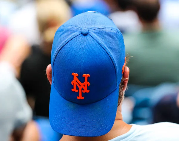 New York September 2019 Fan Wears New York Mets Hat — Stock Photo, Image