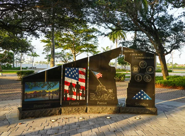 Памятник Семьям Золотой Звезды Тринити Парке Уэст Палм Бич Флорида — стоковое фото