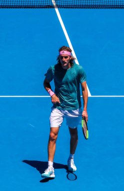 MELBOURNE, AUSTRALIA - 21 Ocak 2019: Yunan profesyonel tenisçi Stefanos Tsitsipas, Melbourne Park 'ta oynanan 2019 Avustralya Açık' ta oynanan çeyrek final karşılaşmasında