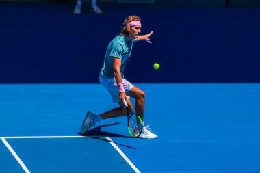 MELBOURNE, AUSTRALIA - 21 Ocak 2019: Yunan profesyonel tenisçi Stefanos Tsitsipas, Melbourne Park 'ta oynanan 2019 Avustralya Açık' ta oynanan çeyrek final karşılaşmasında