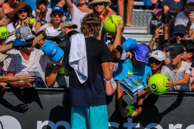 MELBOURNE, AUSTRALIA - 22 Ocak 2019: Yunan profesyonel tenisçi Stefanos Tsitsipas, Melbourne Park 'taki 2019 Avustralya Açık turnuvası için imza topladı 
