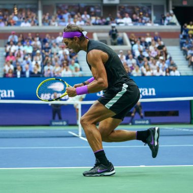 NEW YORK - 8 Eylül 2019 ABD Açık şampiyonu Rafael Nadal, New York 'taki Billie Jean King Ulusal Tenis Merkezi' nde Daniil Medvedev 'e karşı oynadığı final maçında