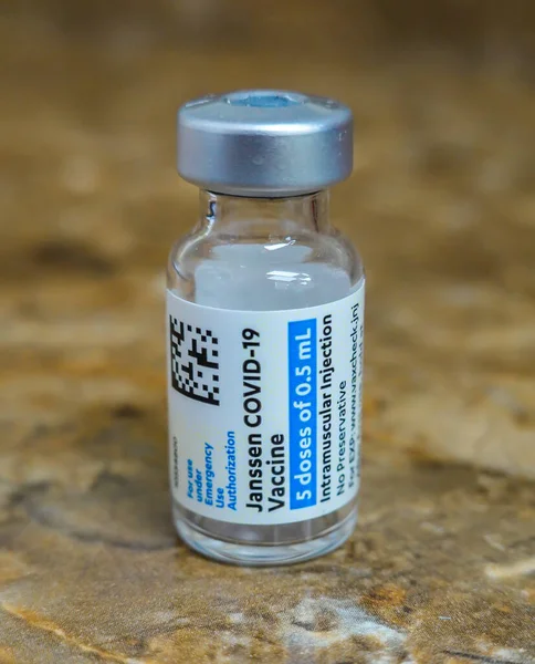 Brooklyn New York May 2021 Janssen Covid 19疫苗瓶 可在纽约布鲁克林的当地药店买到 — 图库照片
