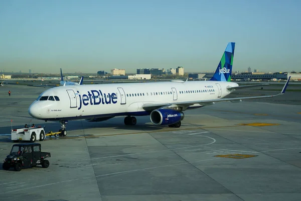 New York April 2021 Jetblue Vliegtuig Asfalt John Kennedy International — Stockfoto