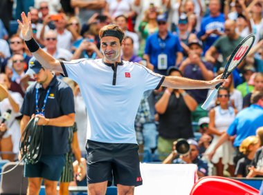 NEW YORK - 1 Eylül 2019 Grand Slam Şampiyonu İsviçre 'li Roger Federer, New York' taki Ulusal Tenis Merkezi 'nde oynanan 2019 ABD Açık turu 16. 
