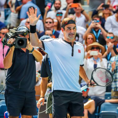 NEW YORK - 1 Eylül 2019 Grand Slam Şampiyonu İsviçre 'li Roger Federer, New York' taki Ulusal Tenis Merkezi 'nde oynanan 2019 ABD Açık turu 16. 