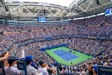 NEW YORK - 8 Eylül 2019: Arthur Ashe Stadyumu 2019 ABD Açık Erkekler final maçı sırasında New York 'taki Billie Jean King Ulusal Tenis Merkezi' nde