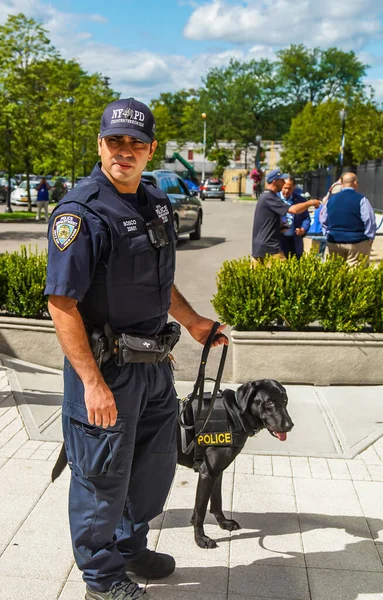 New York September 2019 Nypd Counter Terrorism Police Officer Provides — Stockfoto