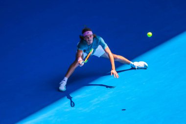 MELBOURNE, AUSTRALIA - 22 Ocak 2019: Yunan profesyonel tenisçi Stefanos Tsitsipas, Melbourne Park 'ta oynanan 2019 Avustralya Açık' ta oynanan çeyrek final karşılaşmasında