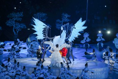 PYEONGCHANG, Güney Kore - 9 Şubat 2018: 2018 Kış Olimpiyatları Açılış Töreni. Olimpiyat Oyunları 2018, PyeongChang Olimpiyat Stadyumu 'nda renkli bir törenle resmen açıldı. 