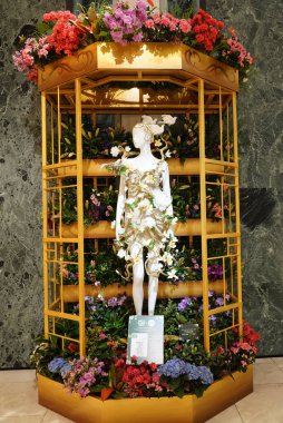 Manhattan 'ın merkezindeki Macy' s Herald Meydanı 'nda düzenlenen Macy' s Yıllık Çiçek Fuarı sırasında çiçek süsleme