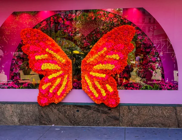 ミッドタウンのメイシーズ ヘラルド スクエアでの有名なメイシーズ 年次フラワー ショーの間の花の装飾 マンハッタン — ストック写真