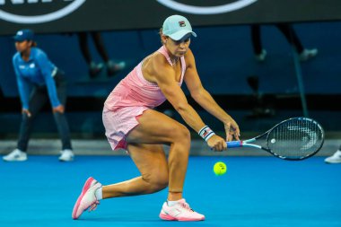 MELBOURNE, AUSTRALIA - 22 Ocak 2019: Avustralyalı profesyonel tenisçi Ashleigh Barty Melbourne Park 'taki 2019 Avustralya Açık' ta oynanan çeyrek final maçında 