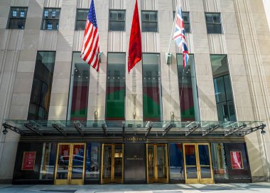 NEW YORK CITY - 22 Temmuz 2021: Christie 'nin New York' taki Rockefeller Plaza 'daki ana merkezi. Christie dünyanın en büyük sanat işi ve güzel sanatlar müzayede evi.