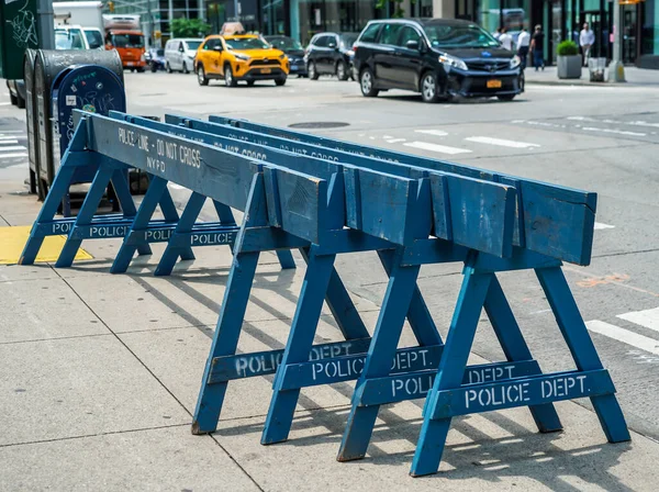 Línea Policía Cruzan Barrera Madera Nypd —  Fotos de Stock