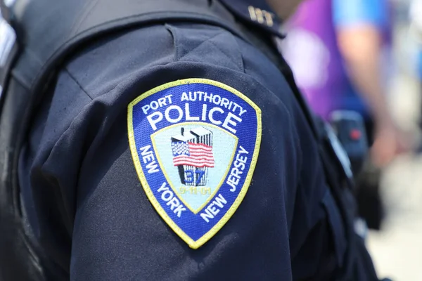 Brooklyn New York July 2019 Port Authority Police Officer Provides — Stock Photo, Image