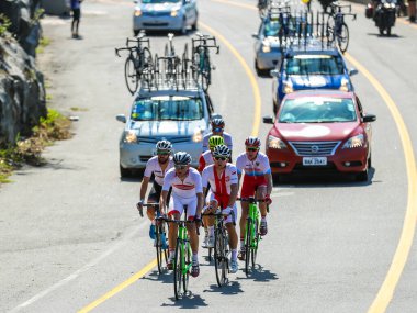 Rio De Janeiro, Brezilya - 6 Ağustos 2016: Rio 2016 Olimpiyat Bisiklete binme Road rekabet Rio de Janeiro Rio 2016 Olimpiyat Oyunları sırasında bisikletçiler binmek